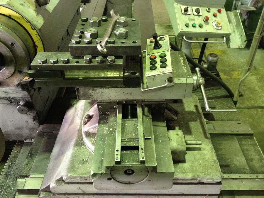 Загальний вигляд токарно-гвинторізного верстата 1А665 1А665 Загальний вигляд токарно-гвинторізного верстата